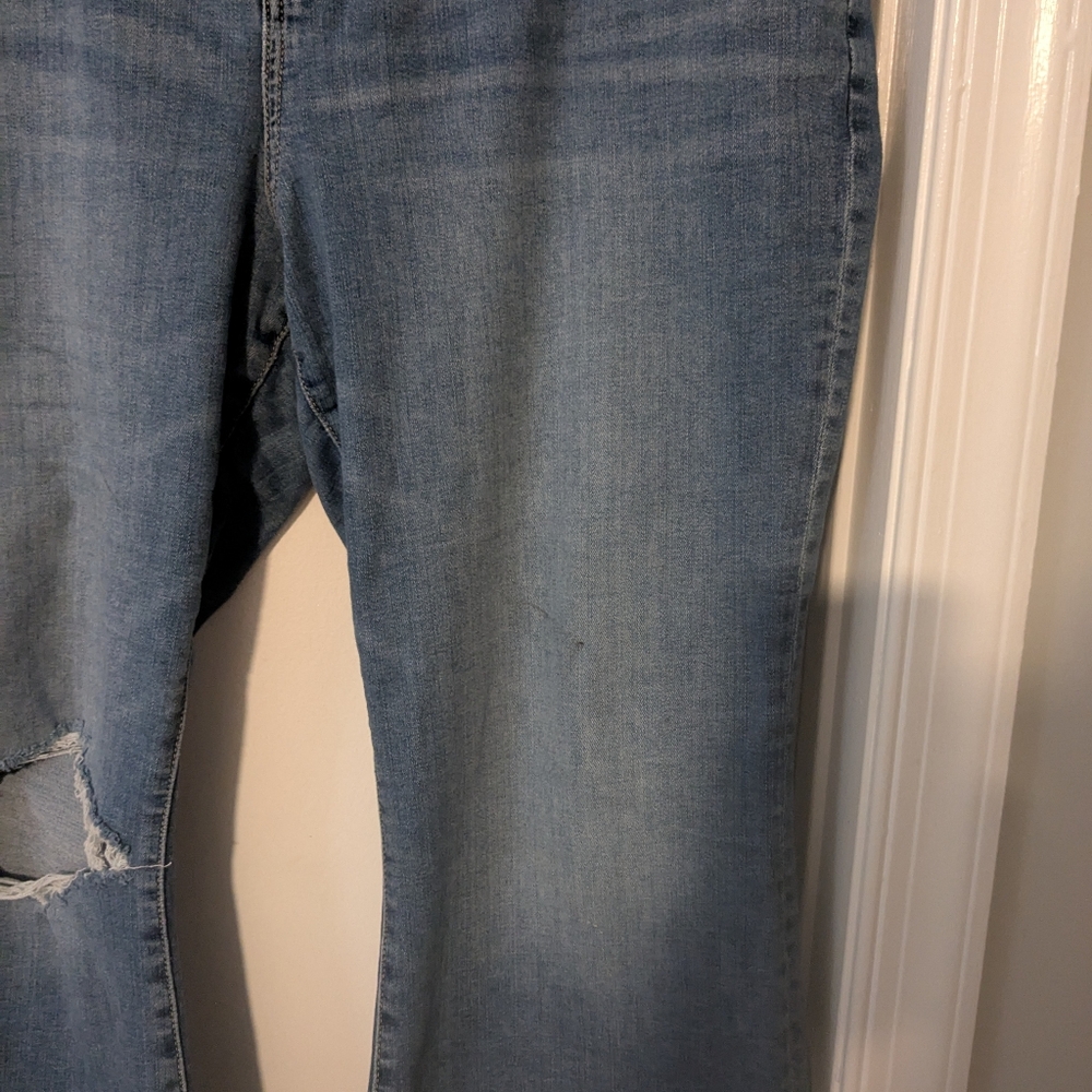 American Eagle Super High Rise Ripped Flare - Picture 6 of 10